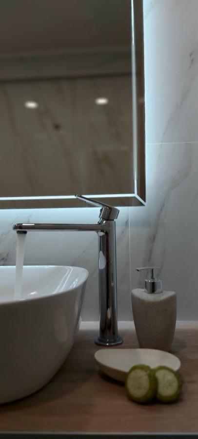 Wide Blue Luxury Boutique Suites 新马尔马拉斯 外观 照片